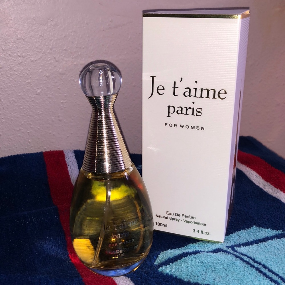 Ladies perfume 😍 - Picture 2 of 2
